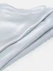 Серебряный платок атласный