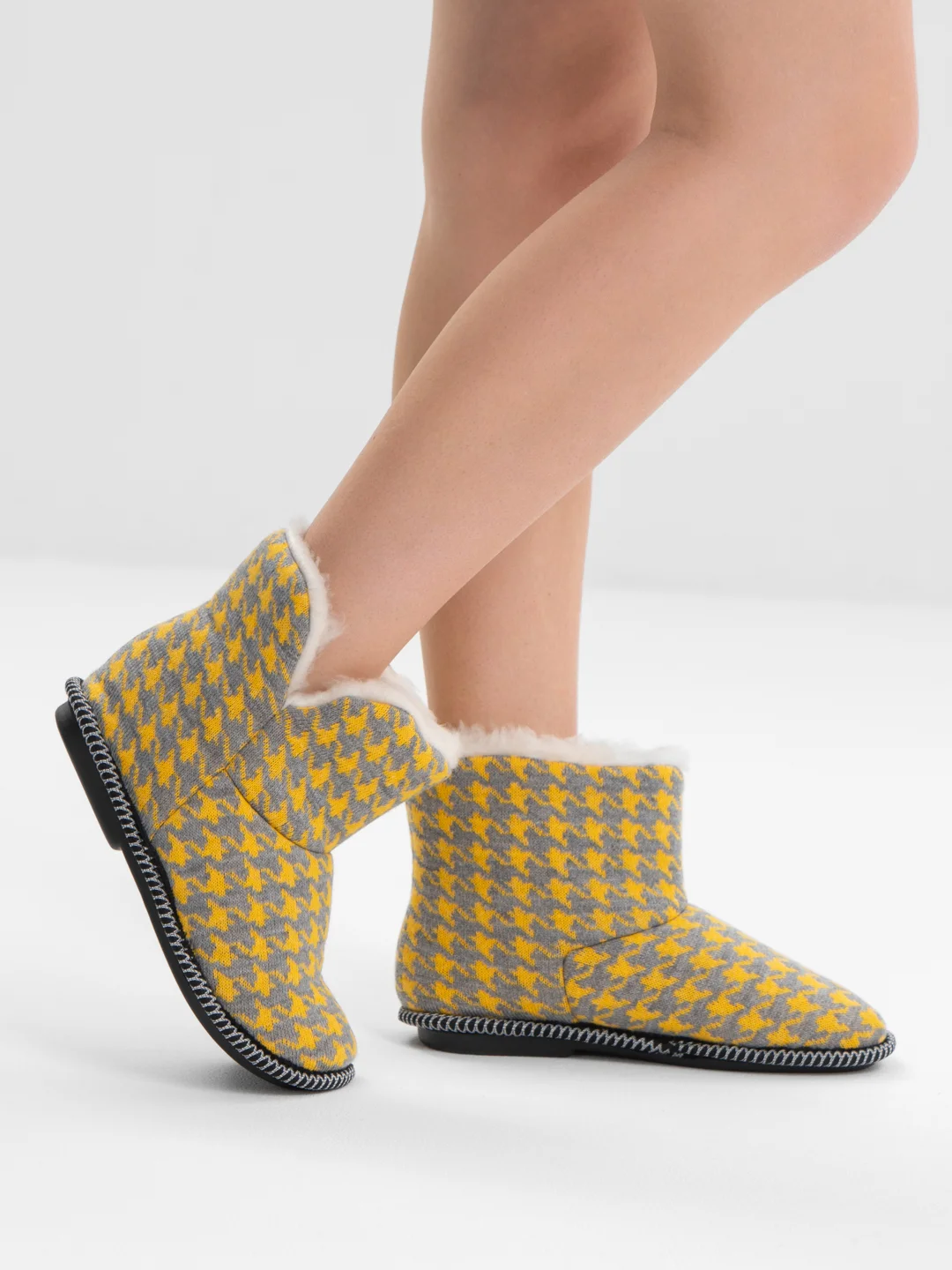 Желтый чуни-тапочки домашние утепленные Soft Slippers "Вязанка" на подошве ЭВА