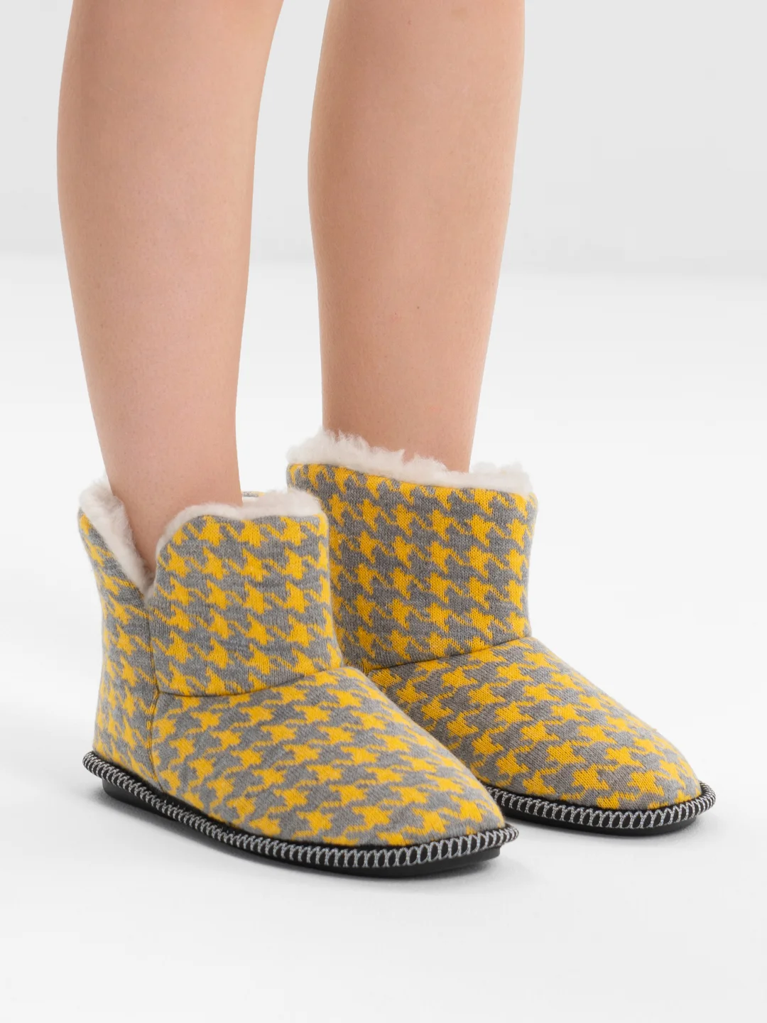 Желтый чуни-тапочки домашние утепленные Soft Slippers "Вязанка" на подошве ЭВА