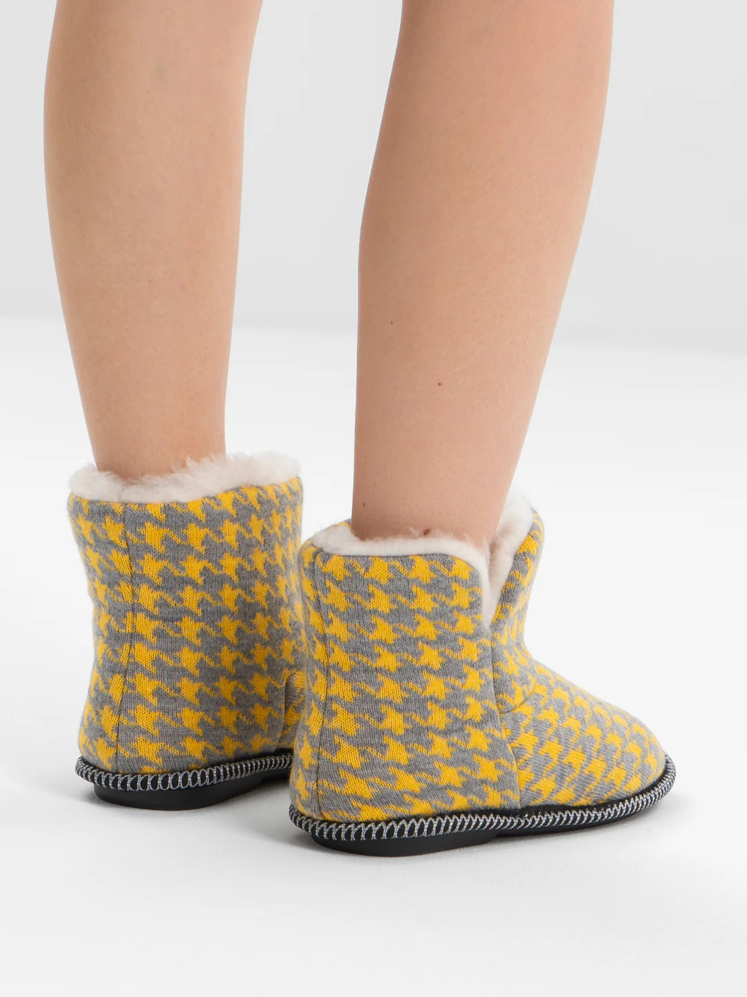 Желтый чуни-тапочки домашние утепленные Soft Slippers "Вязанка" на подошве ЭВА
