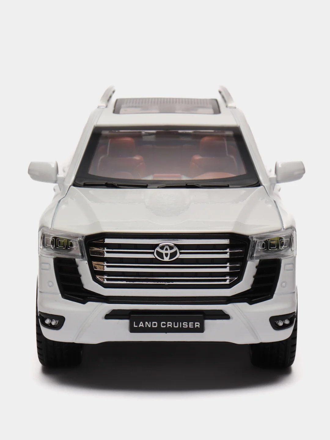 Белый модель автомобиля Toyota Land Cruiser 300