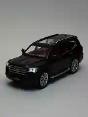 Красный модель автомобиля Toyota Land Cruiser 300