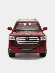 Красный модель автомобиля Toyota Land Cruiser 300