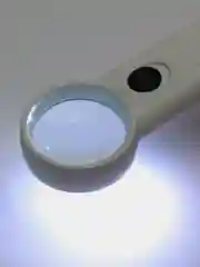 Ручная лупа со светодиодной подсветкой