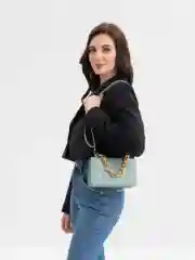Женская сумка через плечо с цепочкой