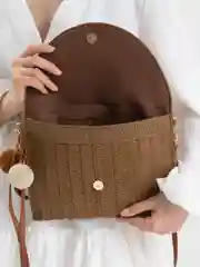 Бежевый плетеная сумка