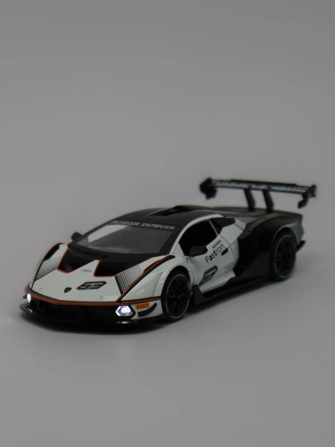 Белый металлическая машинка 1:24 lamborghini essenza scv12