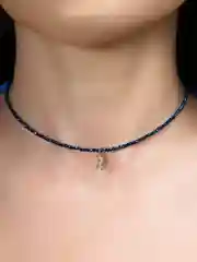 Синий чокер из хрусталя с именной подвеской-буквой