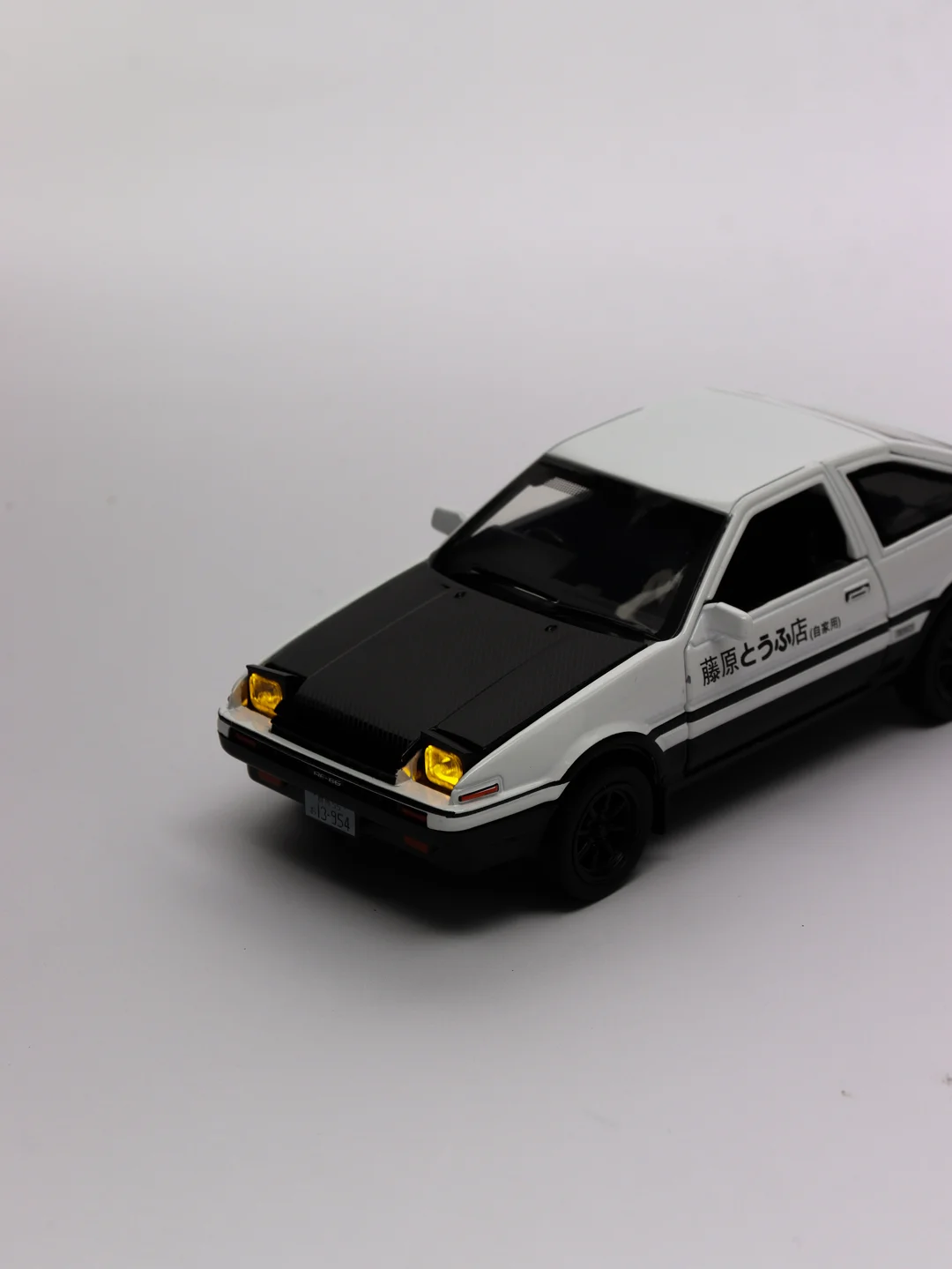 Черный металлическая машина 1:32 Toyota Sprinter Trueno AE86 DC32127
