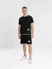 Черный мужской спортивный костюм: футболка и шорты