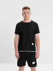 Черный мужской спортивный костюм: футболка и шорты