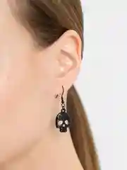 Серьги черные, сияющий "Череп"