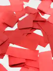 Алый конфетти прямоугольник, бумага