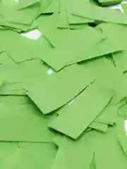 Зеленый конфетти прямоугольник, бумага
