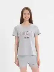 Пижама женская: футболка и шорты