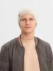 Бежевый шапка мужская Олег, на тонком подкладе, из флиса