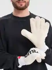 Белый перчатки вратарские Umbro