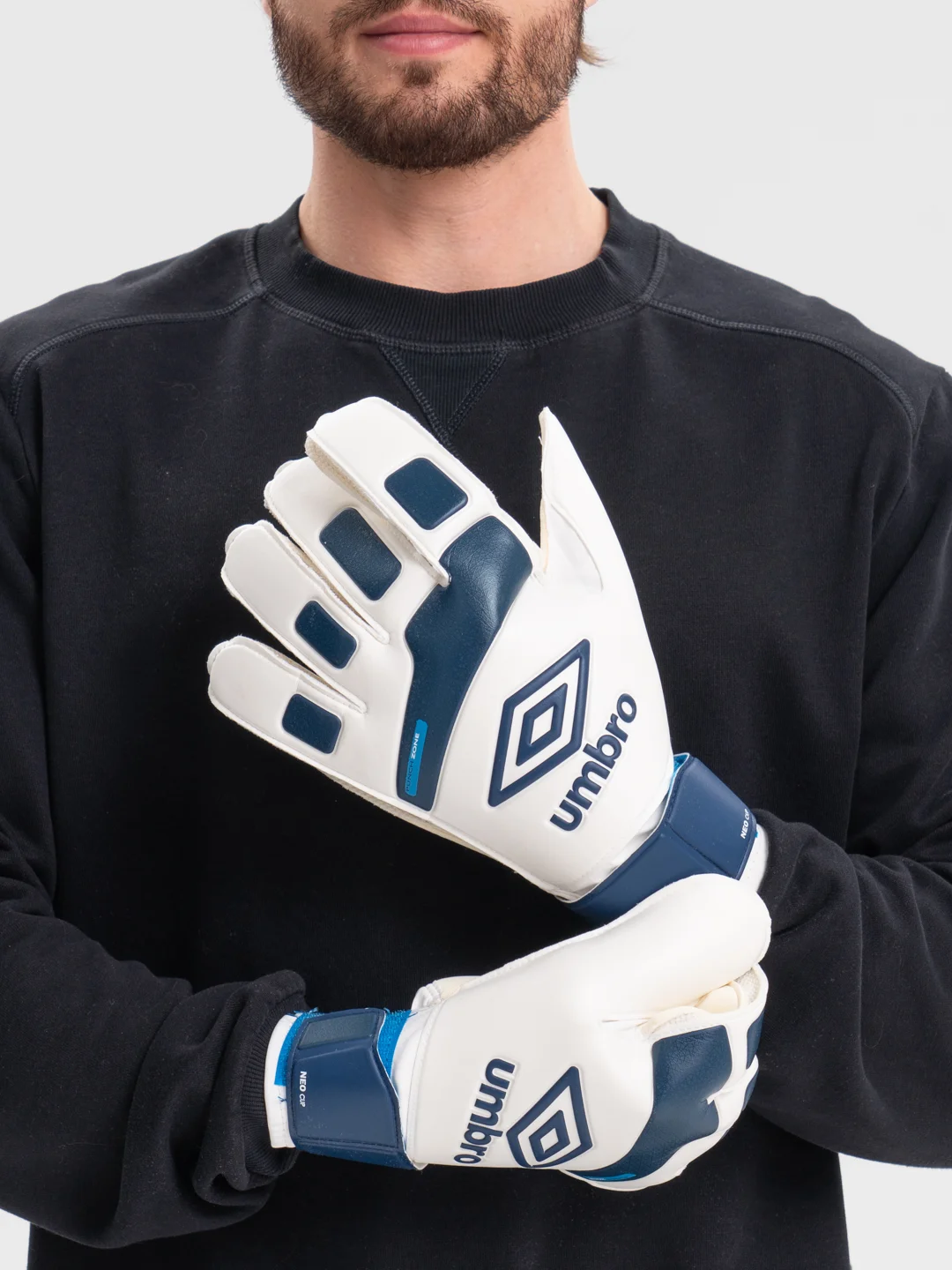 Синий перчатки вратарские Umbro