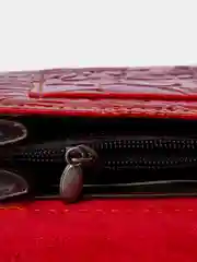 Красный женский кошелек