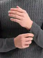 Серый свитер мужской