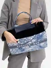 Синий тканевая сумка тоут, с цветочными узорами