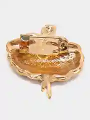 Белый брошь женская "Балерина"