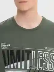 Зеленый футболка