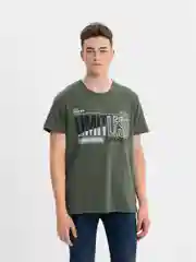 Зеленый футболка