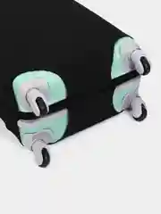 Черный чехол для чемодана