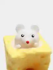 Белый сквиш игрушка -антистресс выдавливающийся бурундучок / мышонок