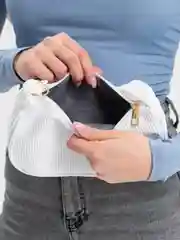 Белый сумка женская с цепочкой
