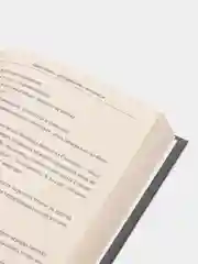 Книга "Пересечения в пространстве и во времени", детективы для взрослых