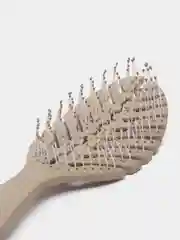 Бежевый расческа