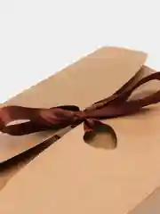 Бежевый подарочная коробка с бантом / Картонная Крафтовая коробка с лентой для упаковки подарков