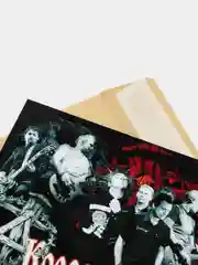 Черный конверт подарочный для денег с фото открыткой "Король и Шут"
