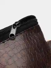 Коричневый ключница кожаная