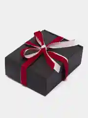 Черный картонная черная подарочная коробка с бумажным наполнителем, крафт