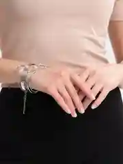 Серебряный набор браслетов на руку (плетенные,с бусинами)