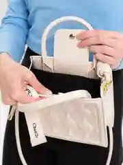Молочный сумка женская через плечо