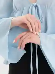 Белый нарядный топ с длинными рукавами