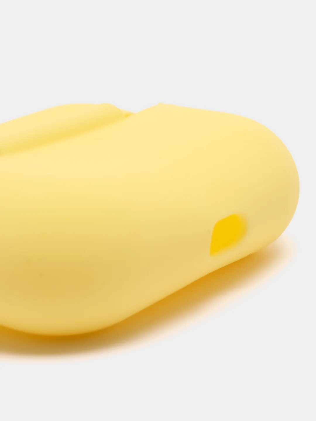 Желтый силиконовый чехол для наушников Airpods (Аирподс) 1, 2, 3, Pro, с карабином-держателем