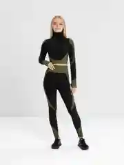 Черный спортивный бесшовный костюм, с лосинами