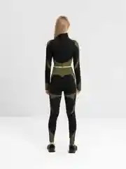 Черный спортивный бесшовный костюм, с лосинами