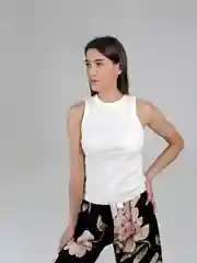 Белый майка, лапша