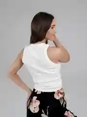Белый майка, лапша