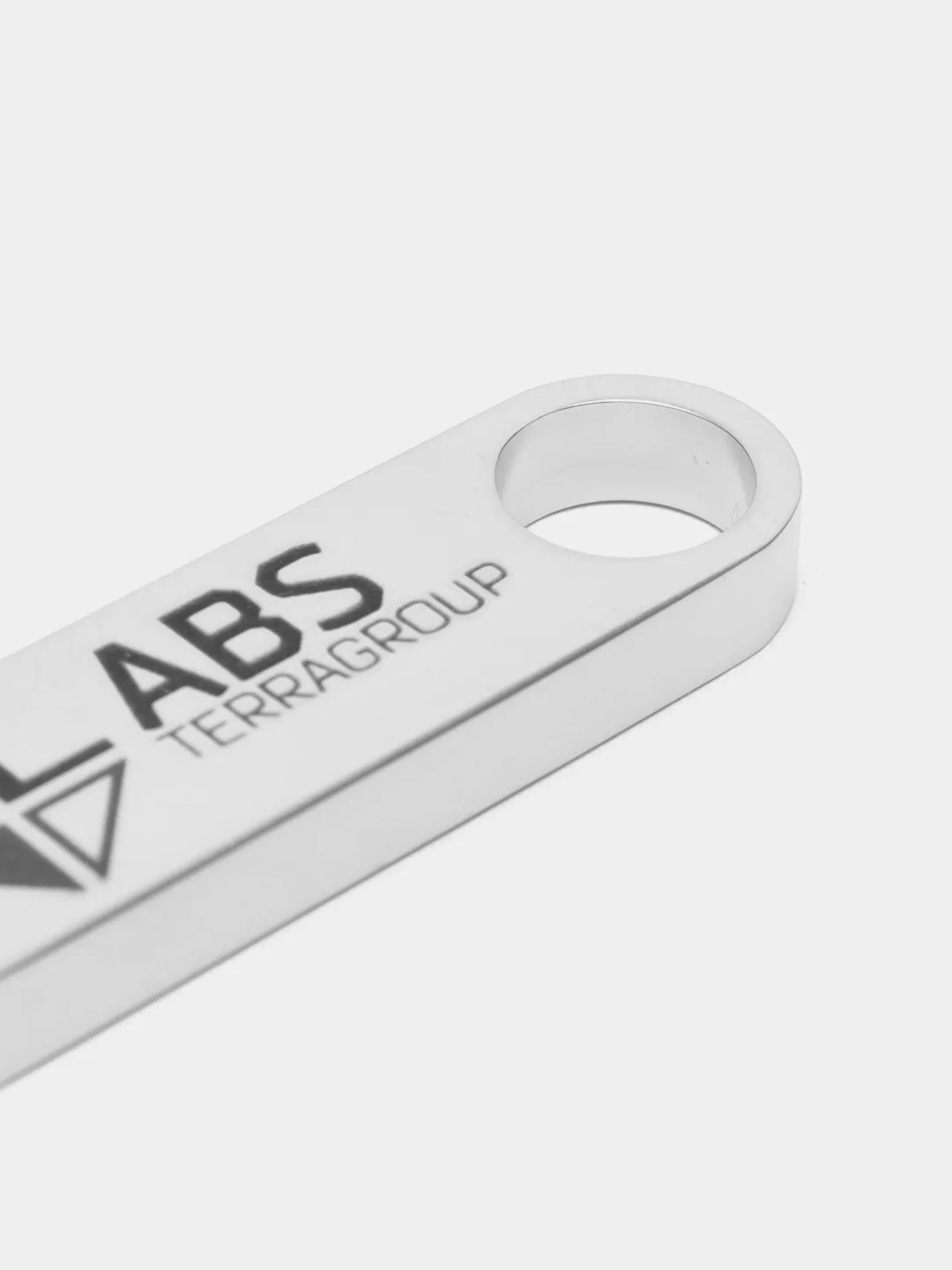 Флешка 64 Gb, USB 2.0, скорость записи 4-9 МБ/с
