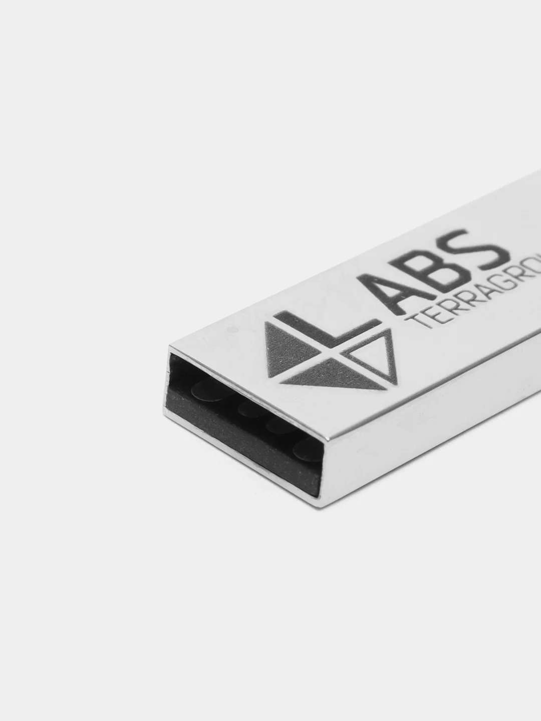 Флешка 64 Gb, USB 2.0, скорость записи 4-9 МБ/с