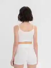 Белый спортивный костюм: топ и шорты