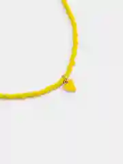 Желтый чокер из бисера с сердцем