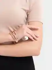 Розовый женский металлический браслет
